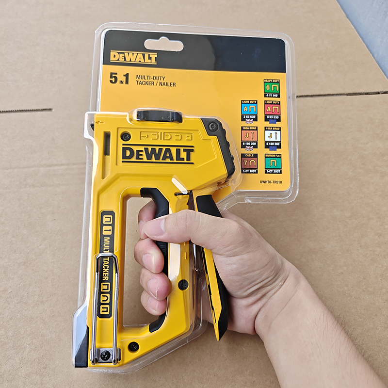 DeWALT DWHT0-TR510 Pistola de  - Staple Gun Electric reseña y precio